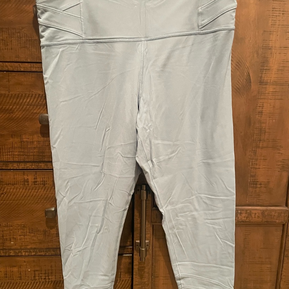 Athleta Women’s Soft Light Blue Leggings With Pockets